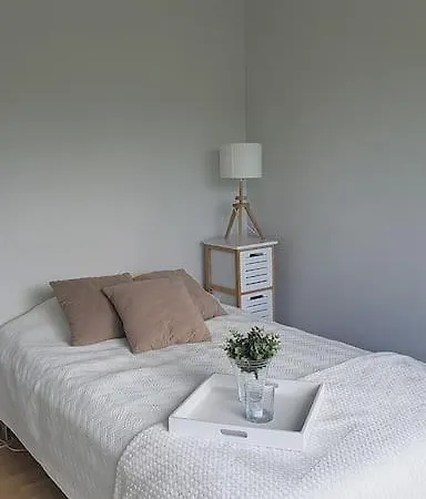 Ylellinen Saunallinen Kolmio Jaervinaekymaellae 라티